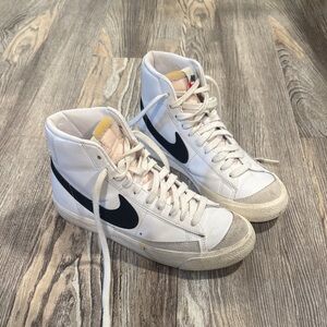 Nike Blazer Mid ’77 Vintage Women’s Size 7.5 – White/Black Retro High Tops